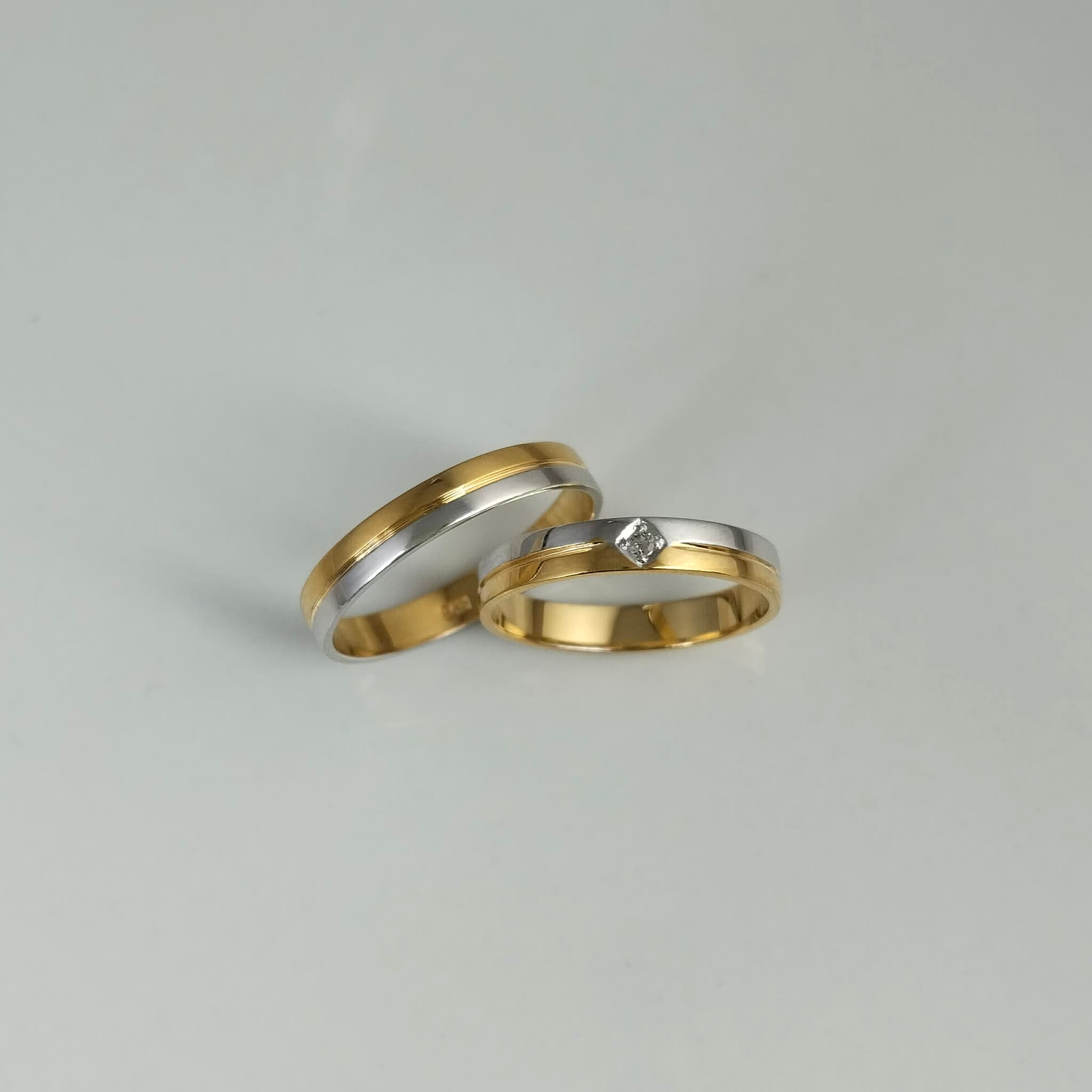 RM-WR045_Two Toned Minimalist Wedding Ring