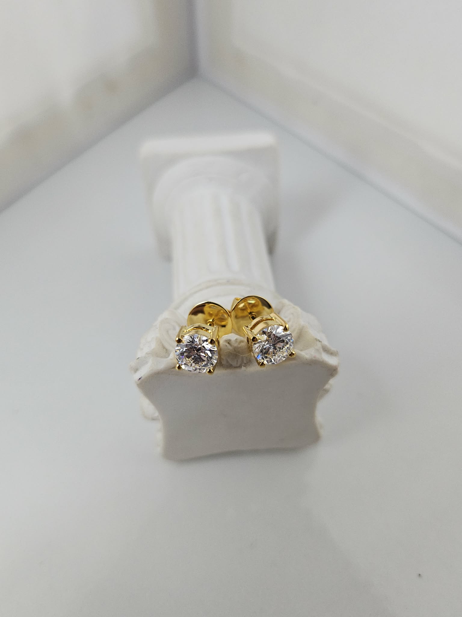 RM-Ear070_Round Lab Grown Diamond Stud Earrings