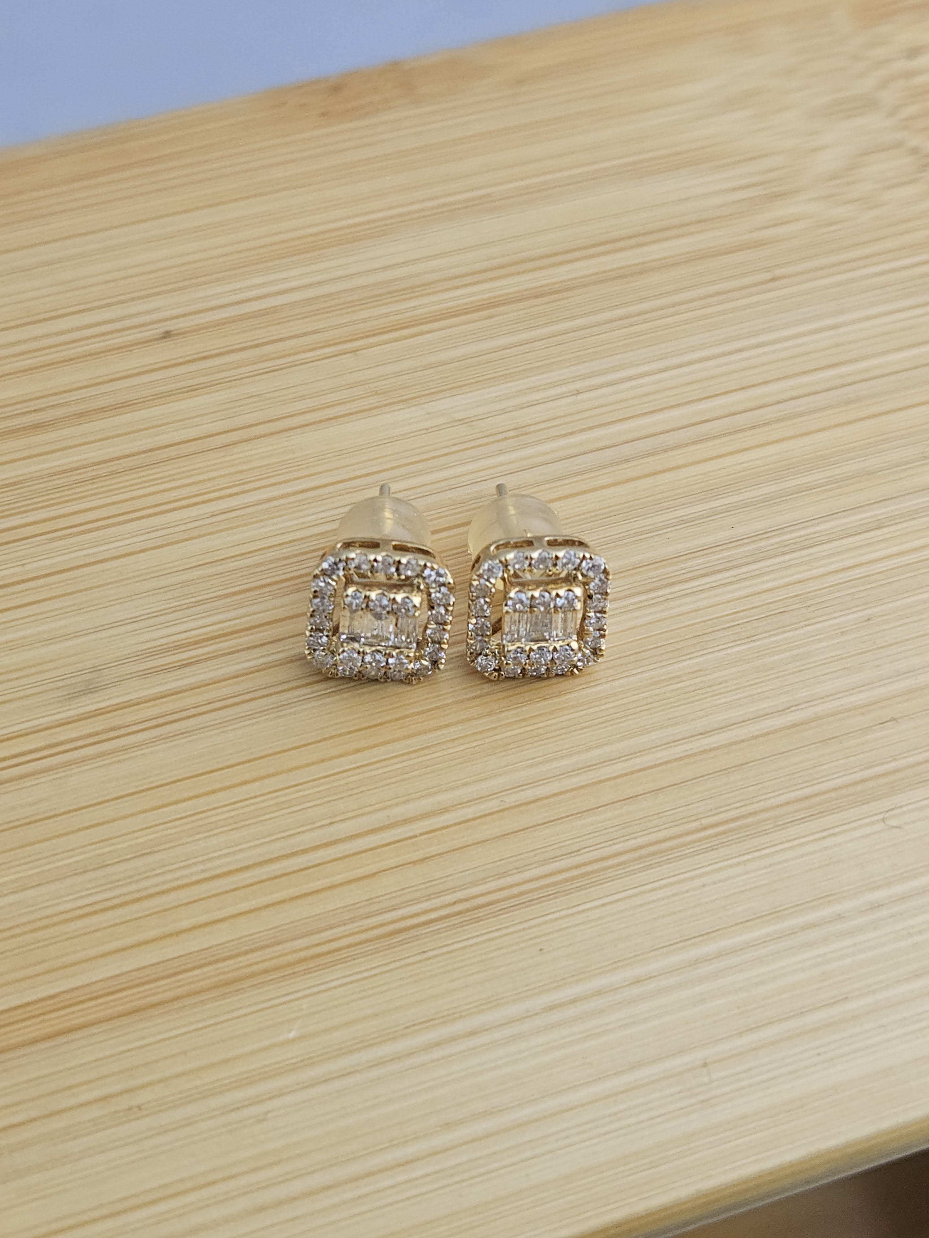 ERMND-001_Yellow Gold Illusion Earrings