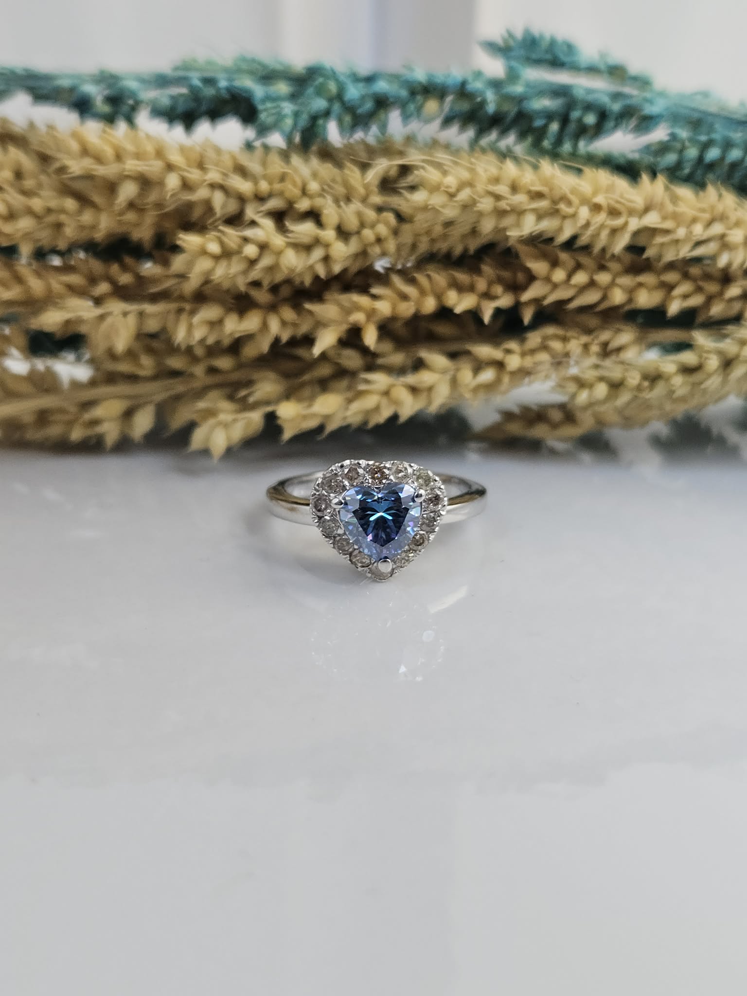 RM-ER037_Heart Halo Engagement Ring in 14K White Gold